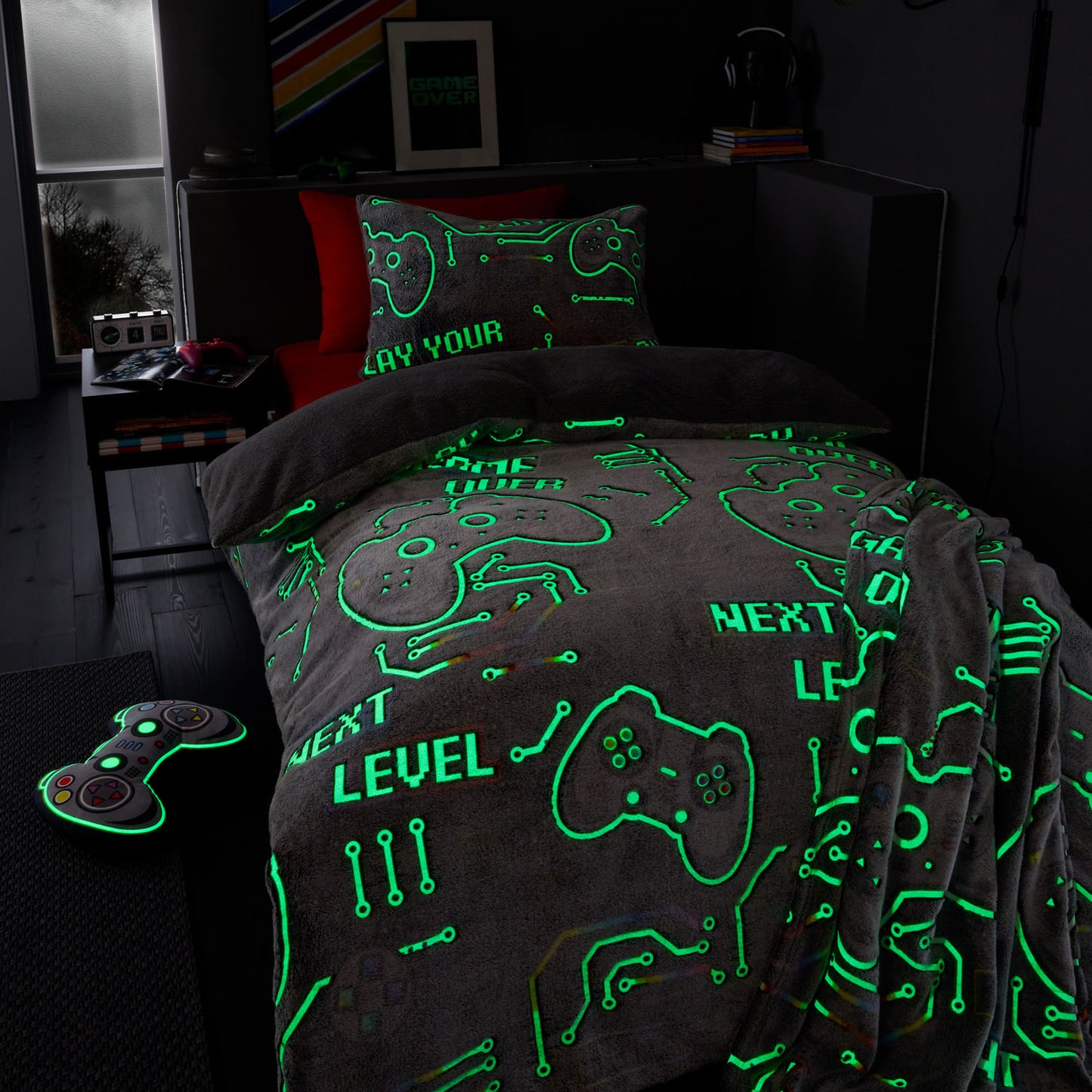 Catherine Lansfield Black Game Over Glow in the Dark Fleece Duvet Set