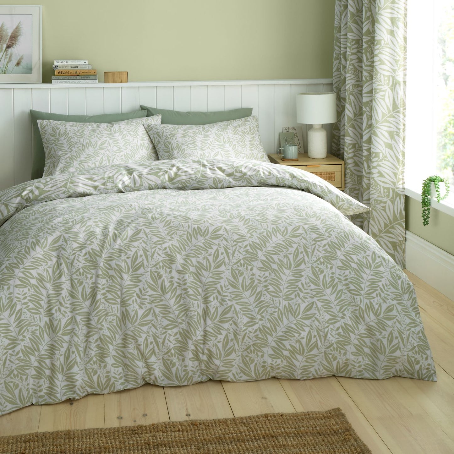 Catherine Lansfield Sorrel Leaf Green Reversible Duvet Set
