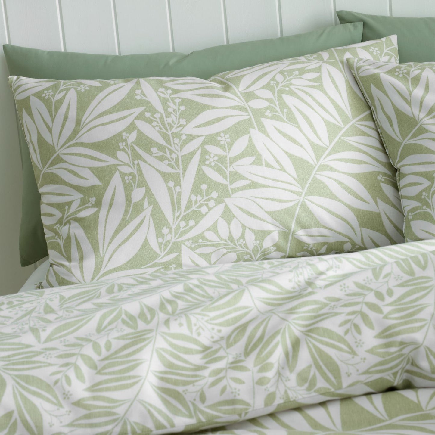 Catherine Lansfield Sorrel Leaf Green Reversible Duvet Set