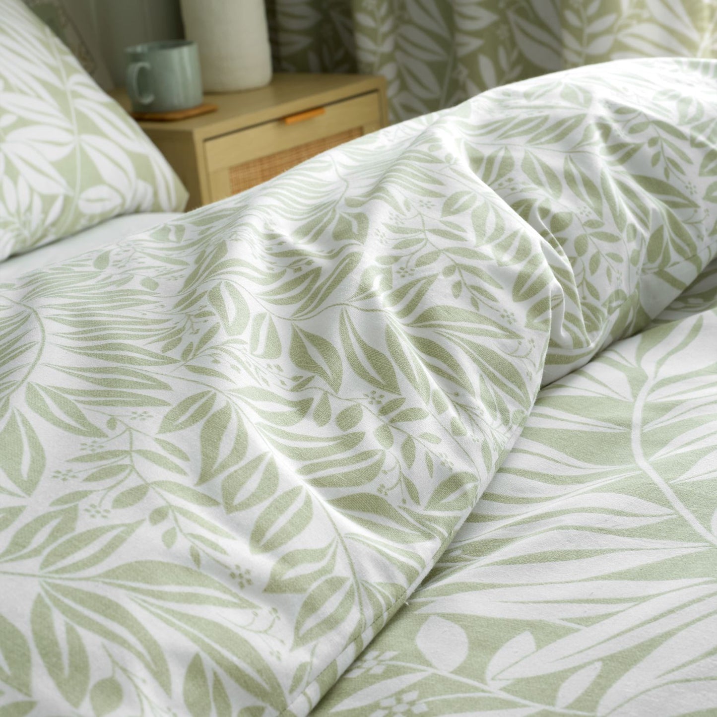 Catherine Lansfield Sorrel Leaf Green Reversible Duvet Set