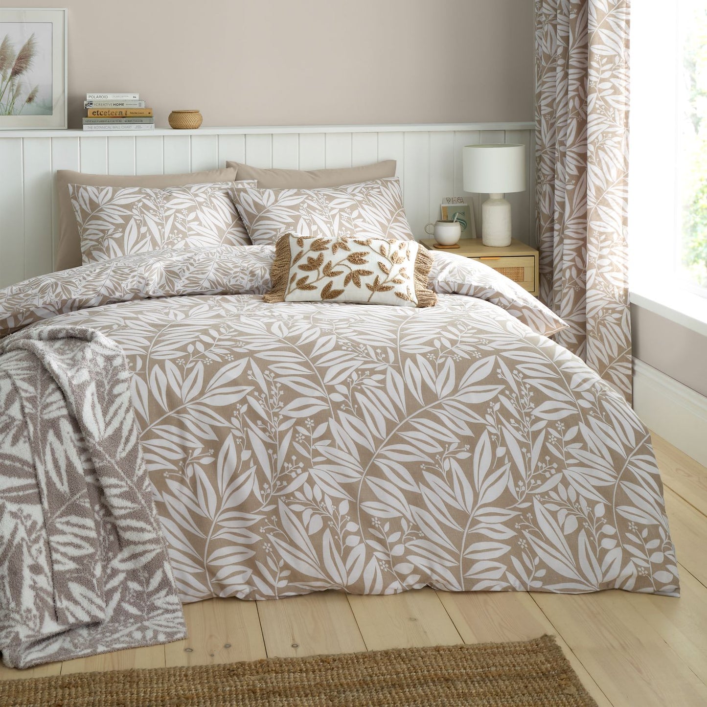 Catherine Lansfield Sorrel Leaf Natural Reversible Duvet Set