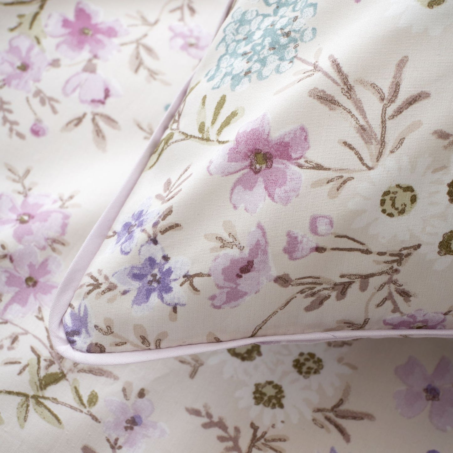 Bianca Ditsy Floral Lilac 200TC Cotton Reversible Duvet Set