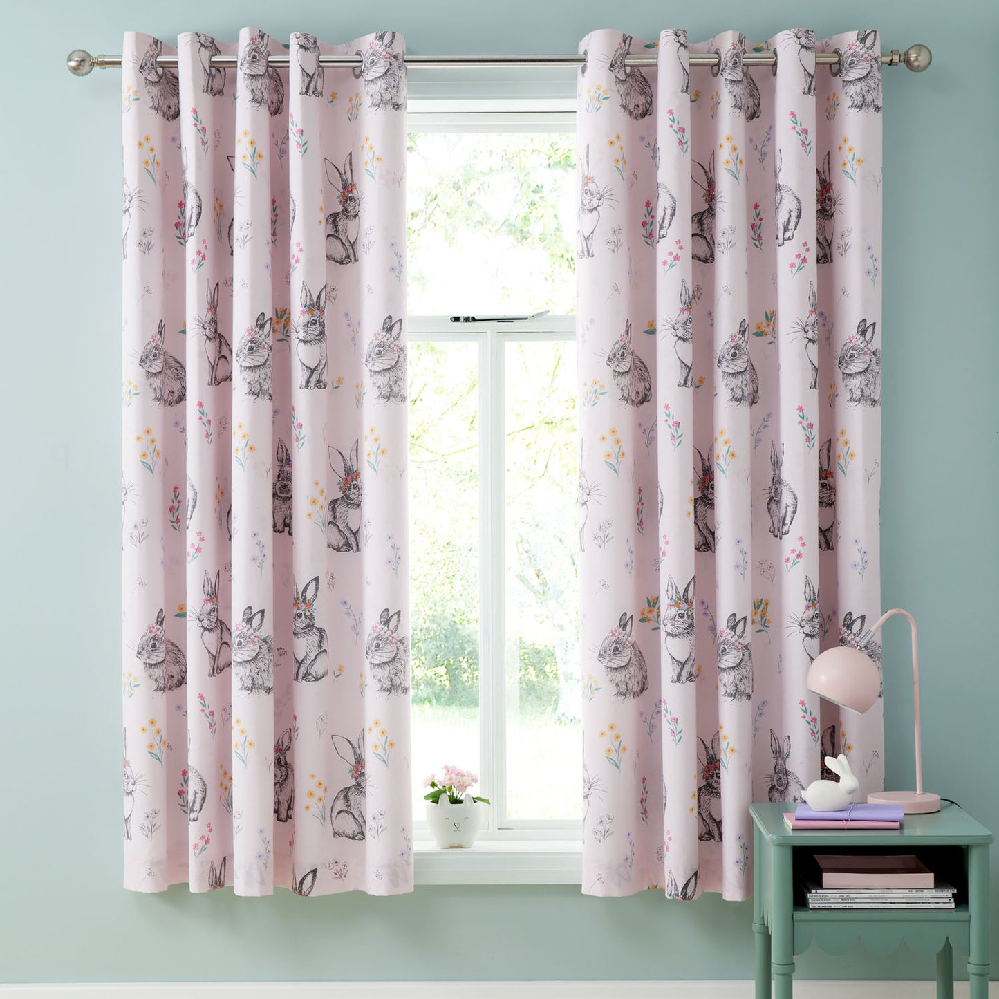 Catherine Lansfield Bunny Tails Ditsy Flowers Reversible Eyelet Curtains
