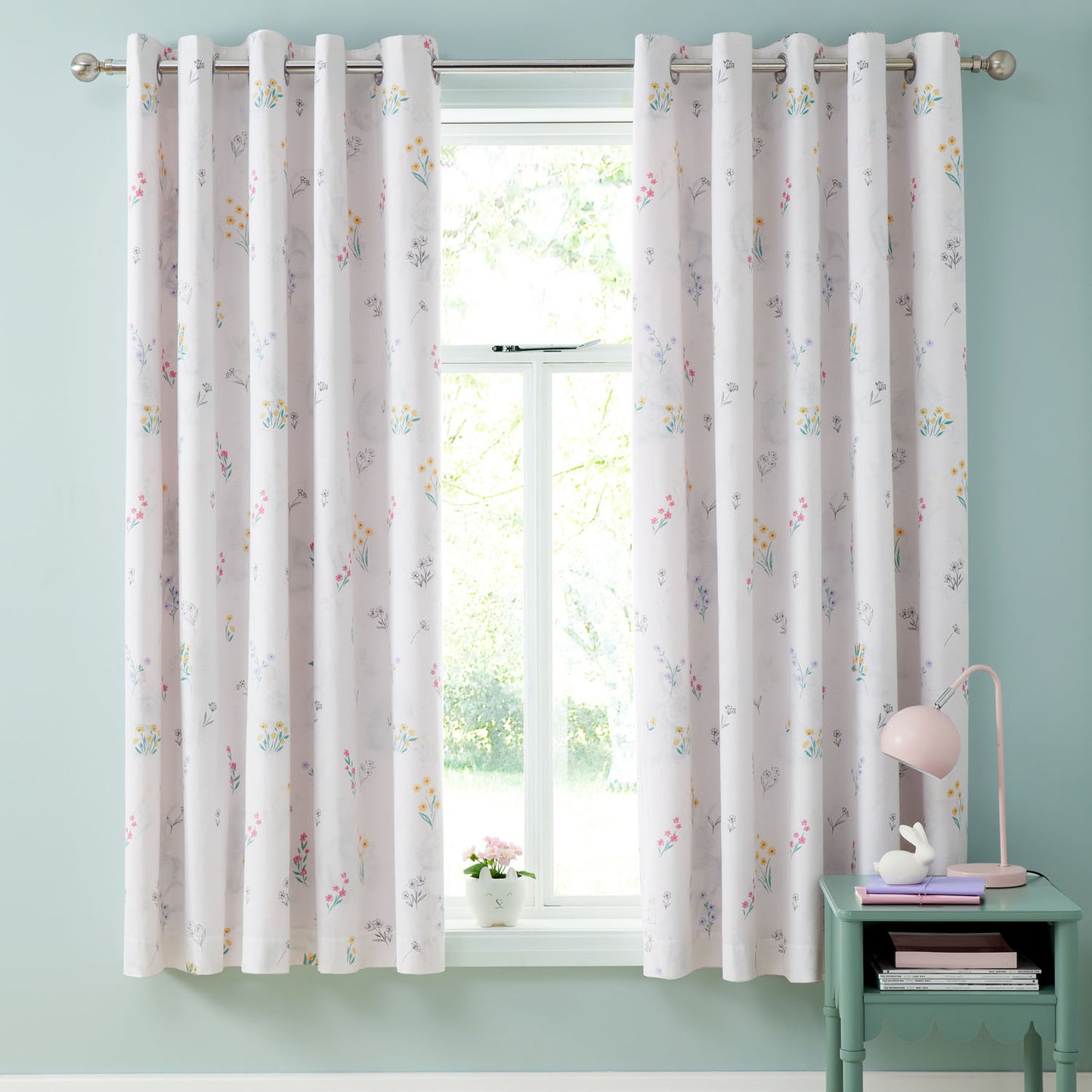 Catherine Lansfield Bunny Tails Ditsy Flowers Reversible Eyelet Curtains