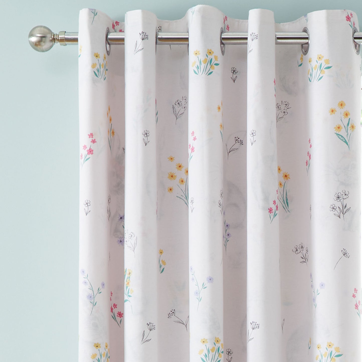Catherine Lansfield Bunny Tails Ditsy Flowers Reversible Eyelet Curtains