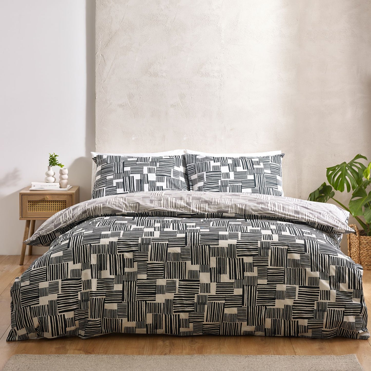 Catherine Lansfield Blocks Black Reversible Duvet Set