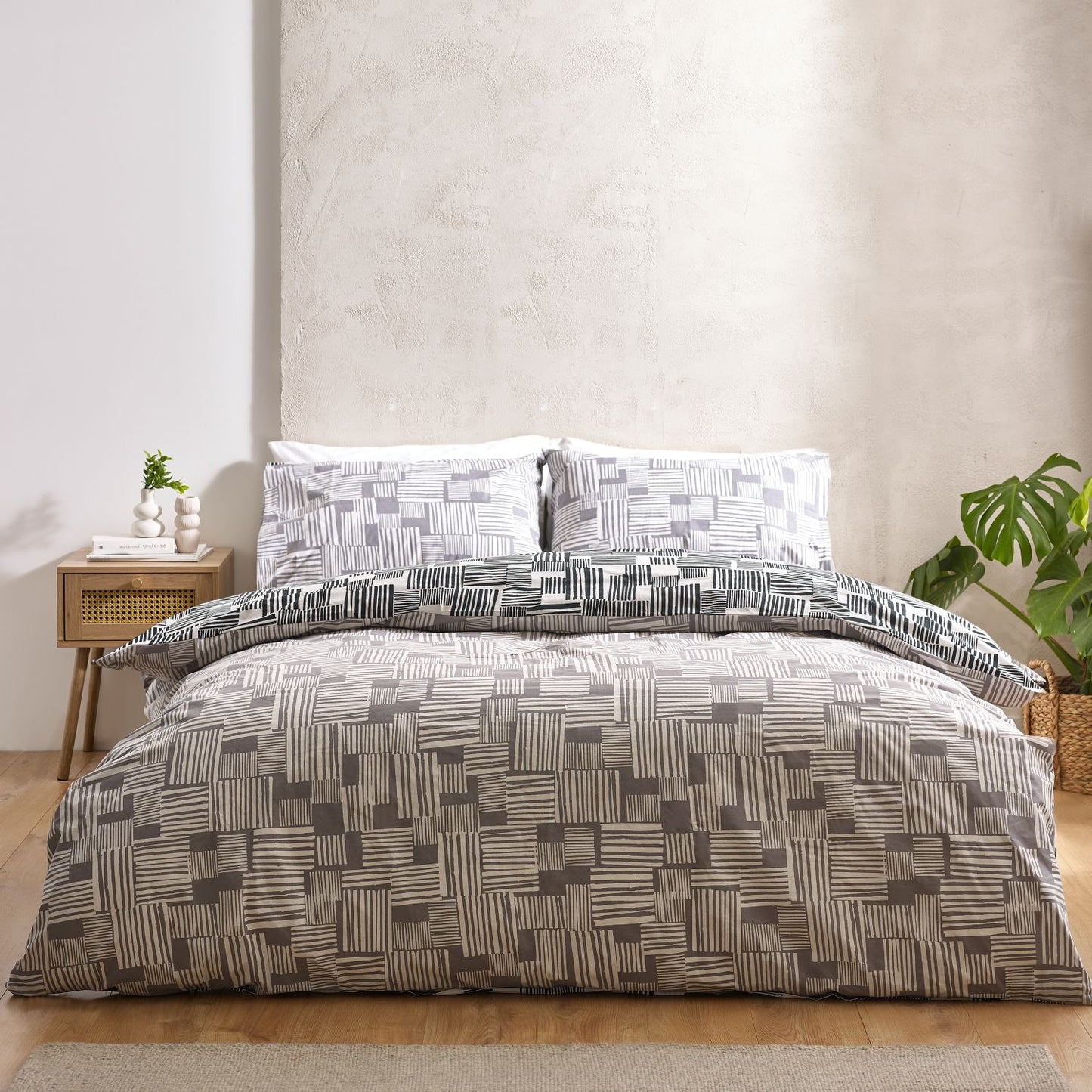 Catherine Lansfield Blocks Black Reversible Duvet Set