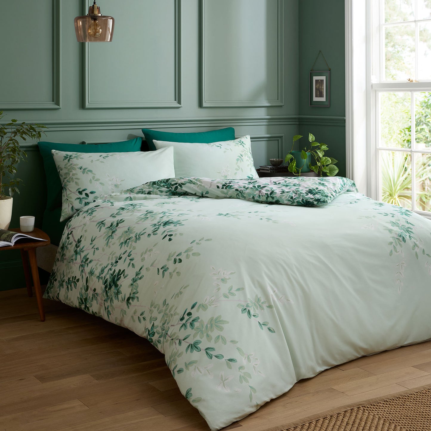 RHS Scenic Leaves Green Reversible 200TC Cotton Duvet Set