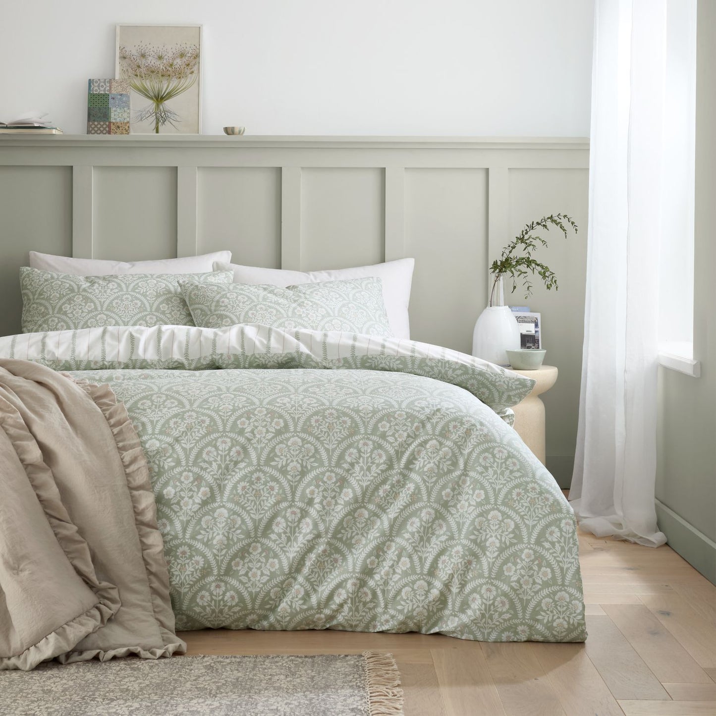 Bianca Scallop Soft Green Floral Reversible Cotton Percale Duvet Set