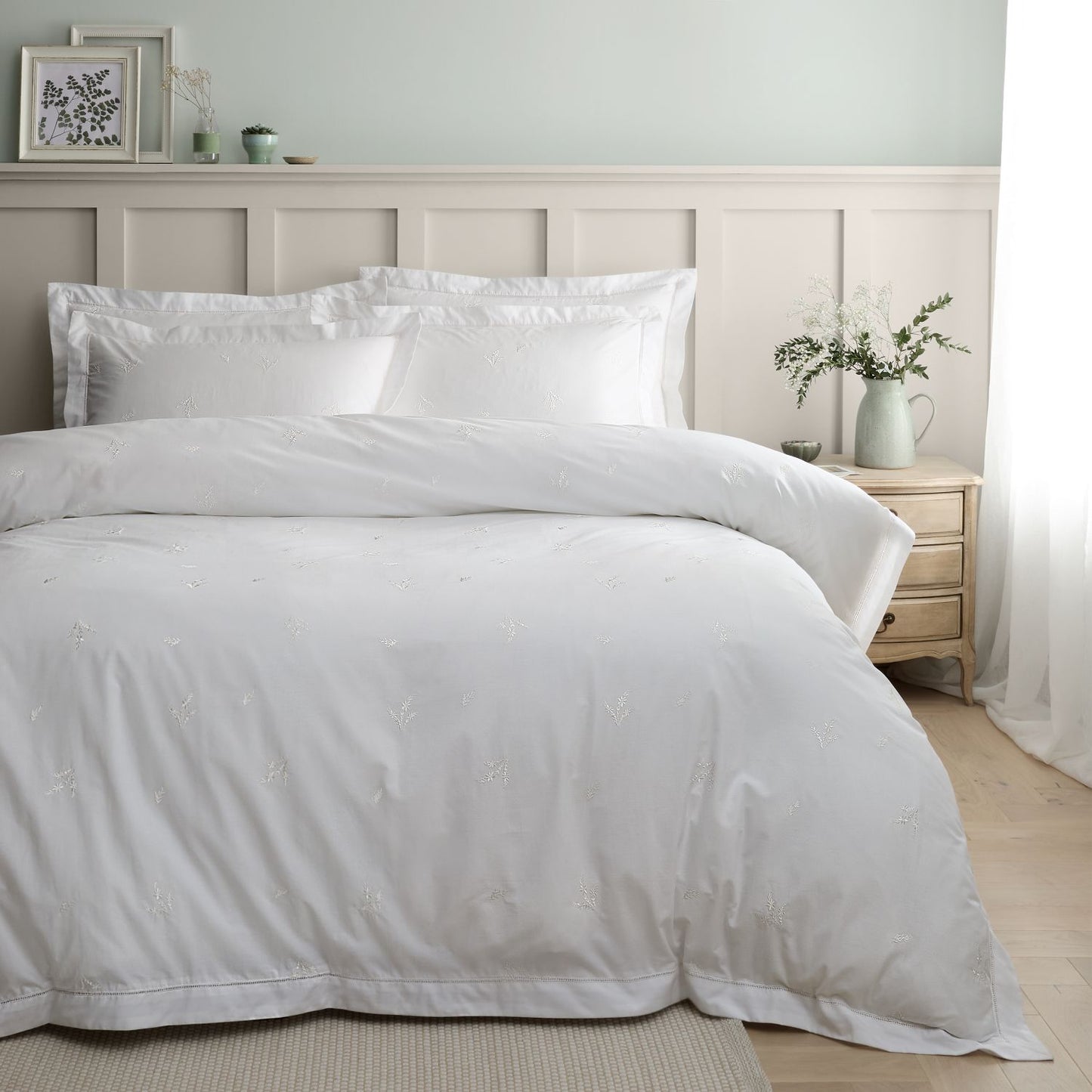 Bianca Lottie White Floral Embroidery 180TC Cotton Duvet Set
