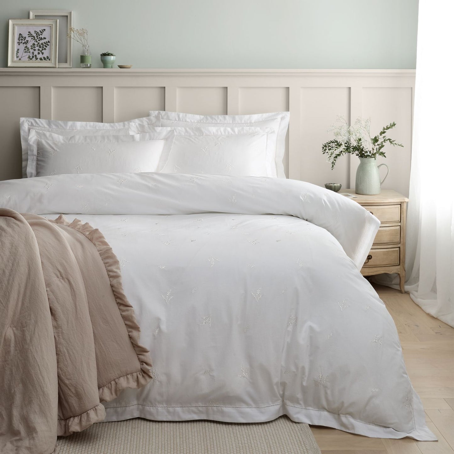 Bianca Lottie White Floral Embroidery 180TC Cotton Oxford Pillowcase