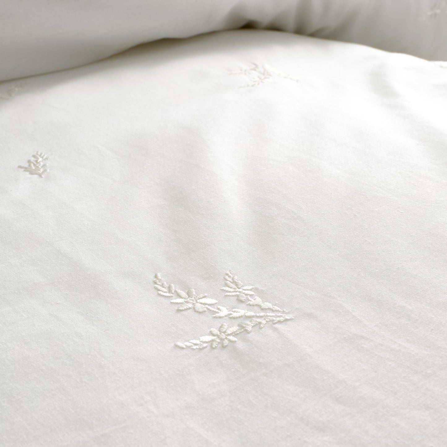 Bianca Lottie White Floral Embroidery 180TC Cotton Duvet Set