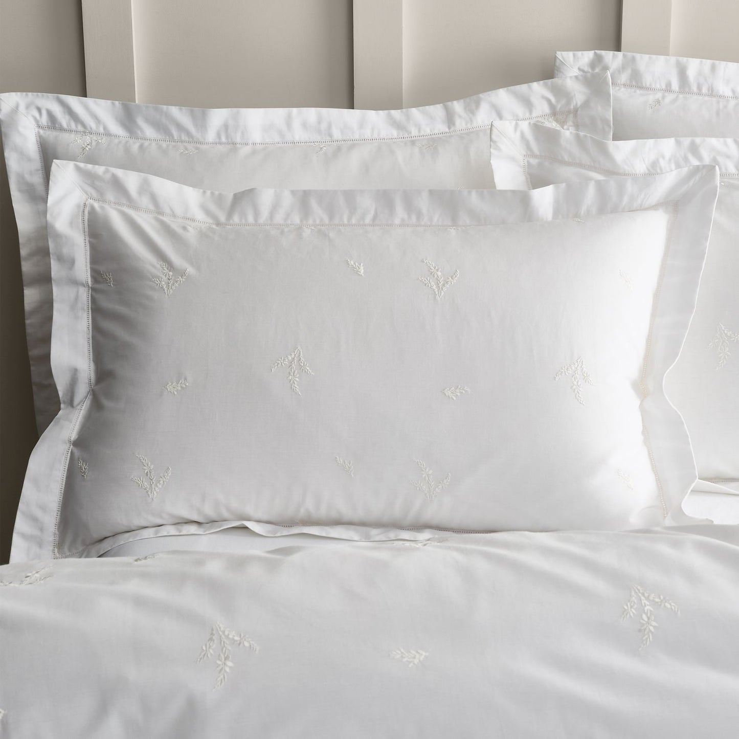 Bianca Lottie White Floral Embroidery 180TC Cotton Oxford Pillowcase