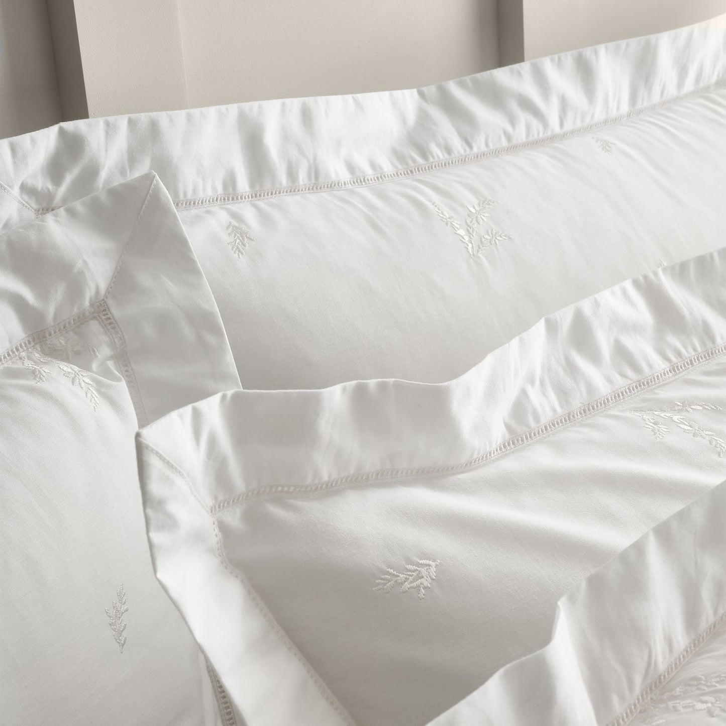 Bianca Lottie White Floral Embroidery 180TC Cotton Oxford Pillowcase