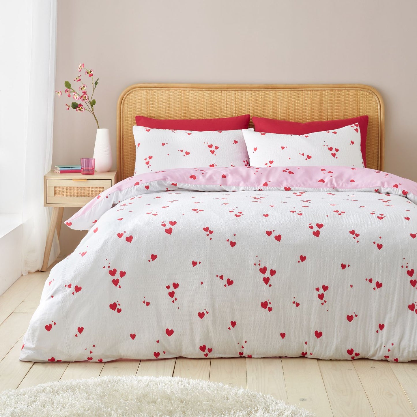 Catherine Lansfield Seersucker White and Red Heart Duvet Set