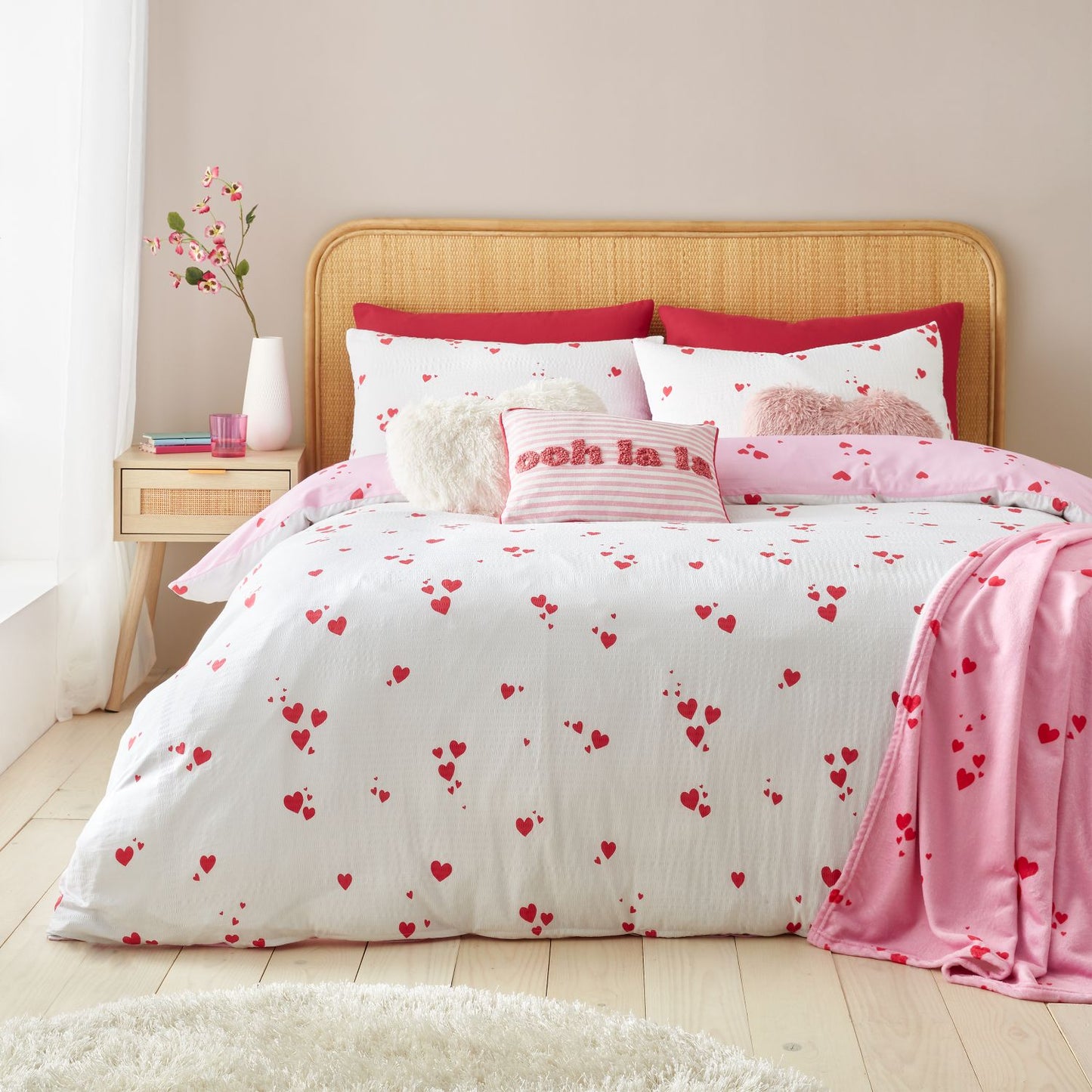 Catherine Lansfield Seersucker White and Red Heart Duvet Set