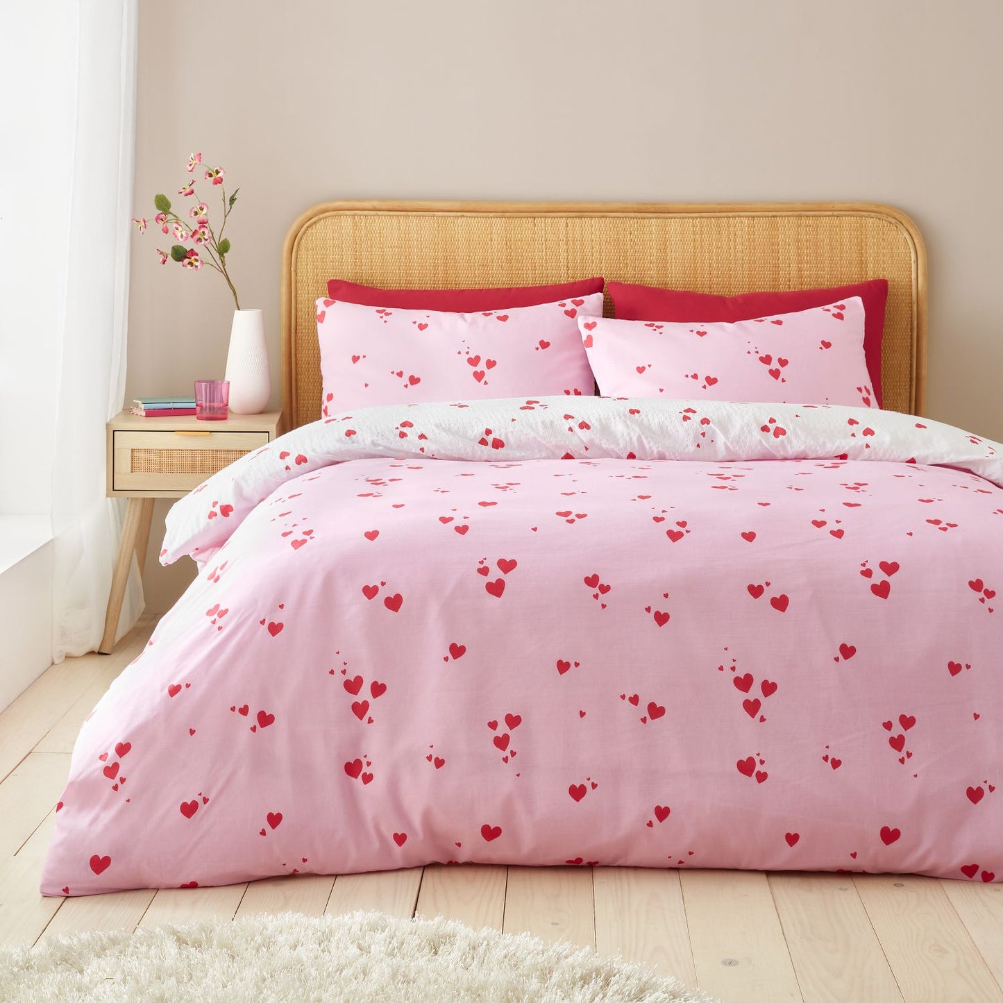 Catherine Lansfield Seersucker White and Red Heart Duvet Set