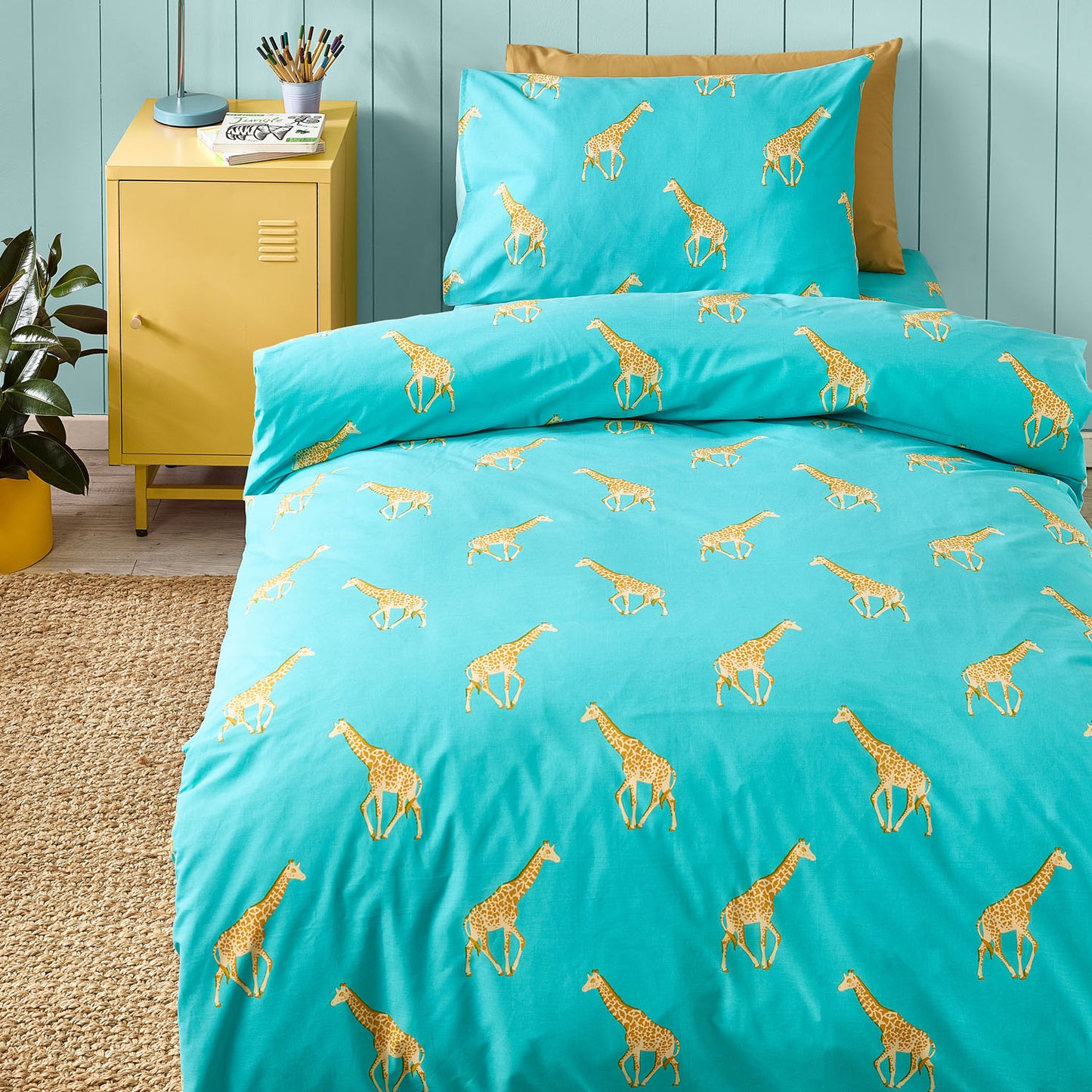 Catherine Lansfield Havin A Giraffe Reversible Duvet Set