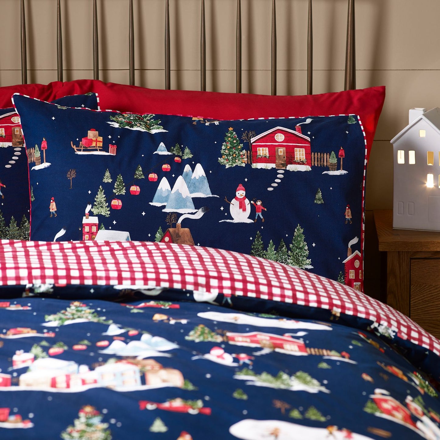 Catherine Lansfield Christmas Ski Village Navy Reversible Duvet Set