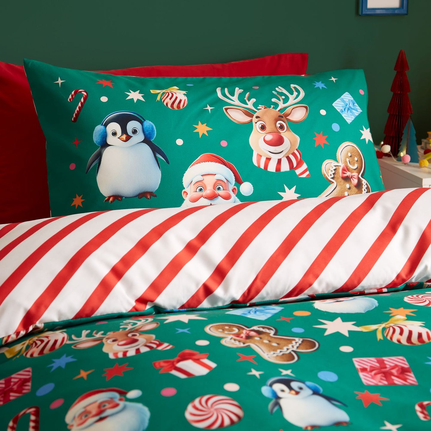 Catherine Lansfield Christmas Icons Green So Soft Reversible Duvet Set