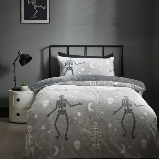 Catherine Lansfield Halloween Skeleton Glow in the Dark Fleece Duvet Set