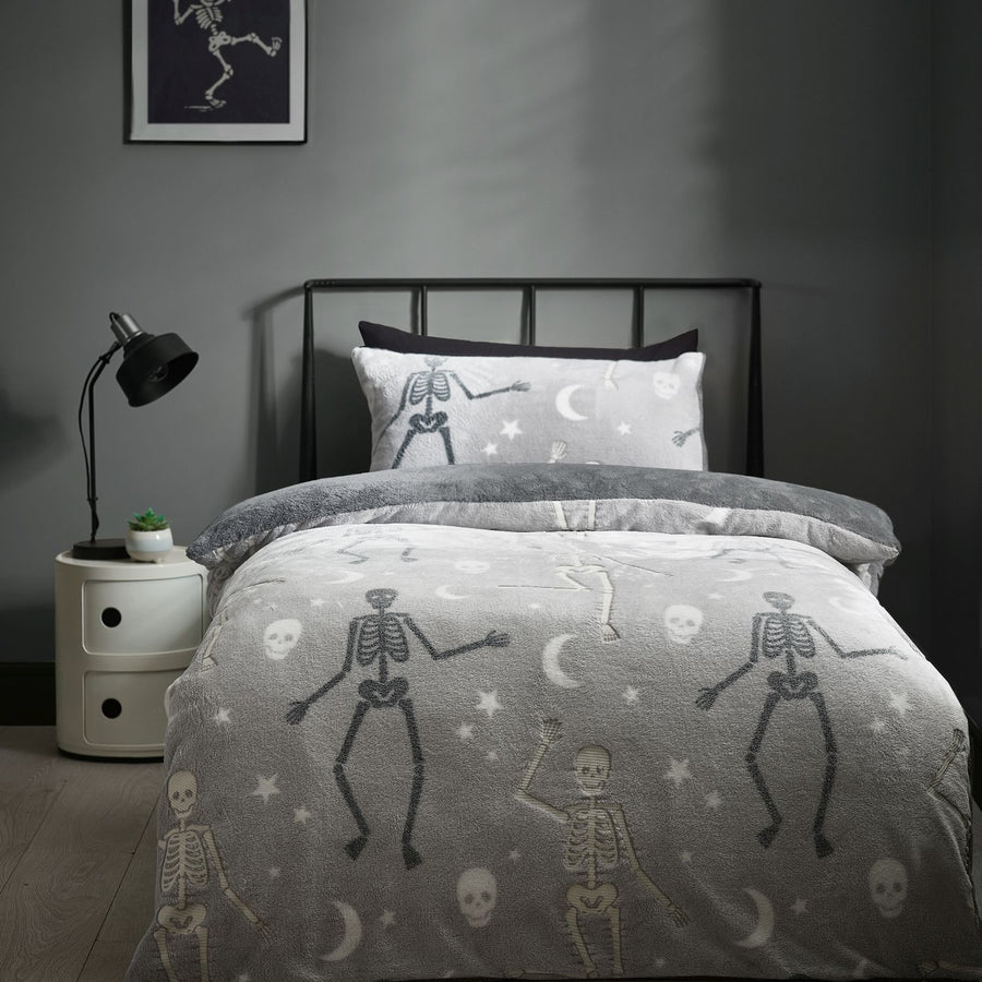 Catherine Lansfield Halloween Skeleton Glow in the Dark Fleece Duvet Set