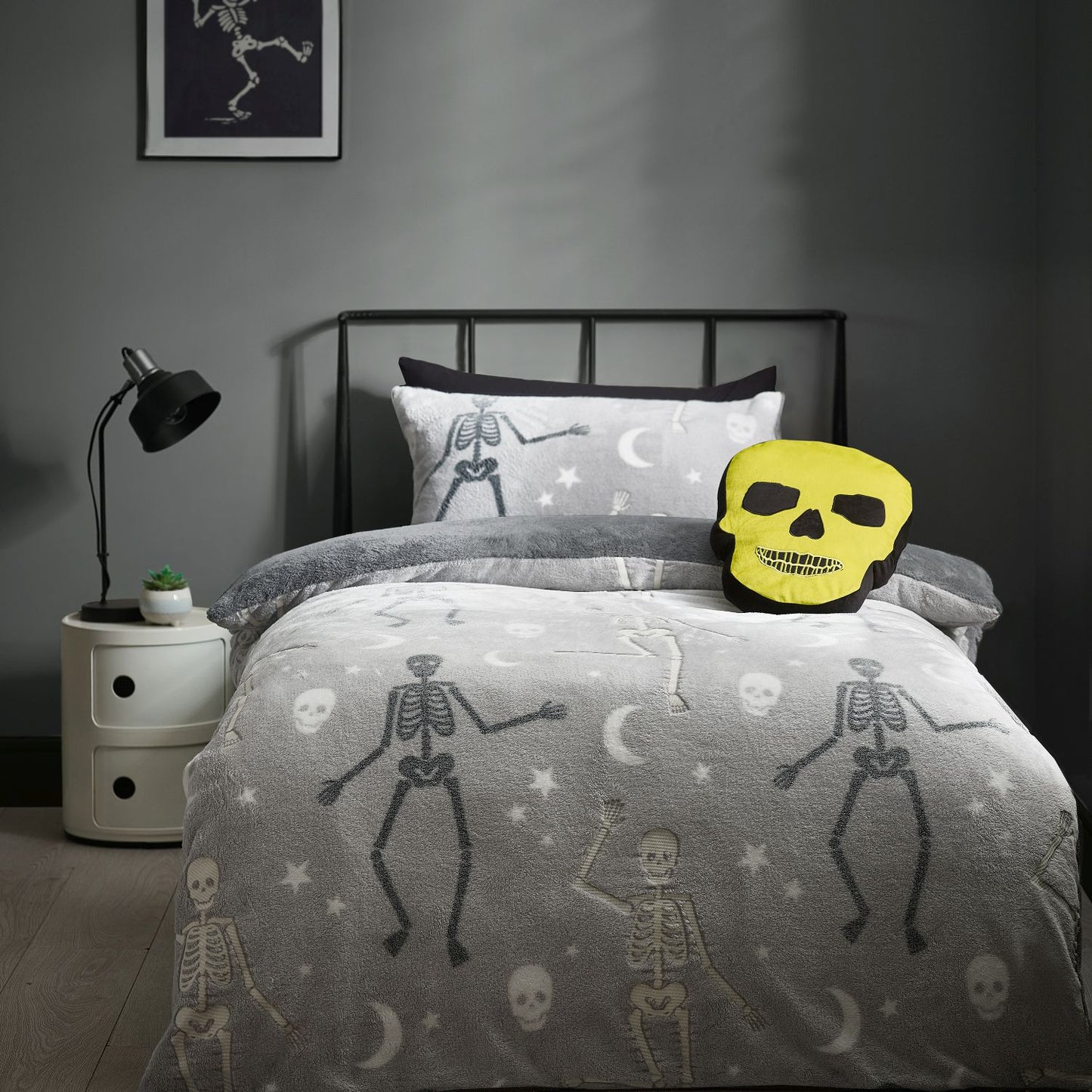 Catherine Lansfield Halloween Skeleton Glow in the Dark Fleece Duvet Set