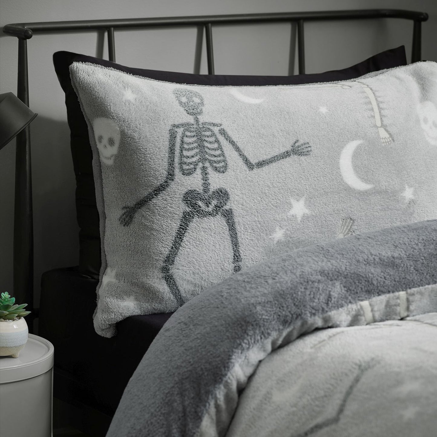 Catherine Lansfield Halloween Skeleton Glow in the Dark Fleece Duvet Set