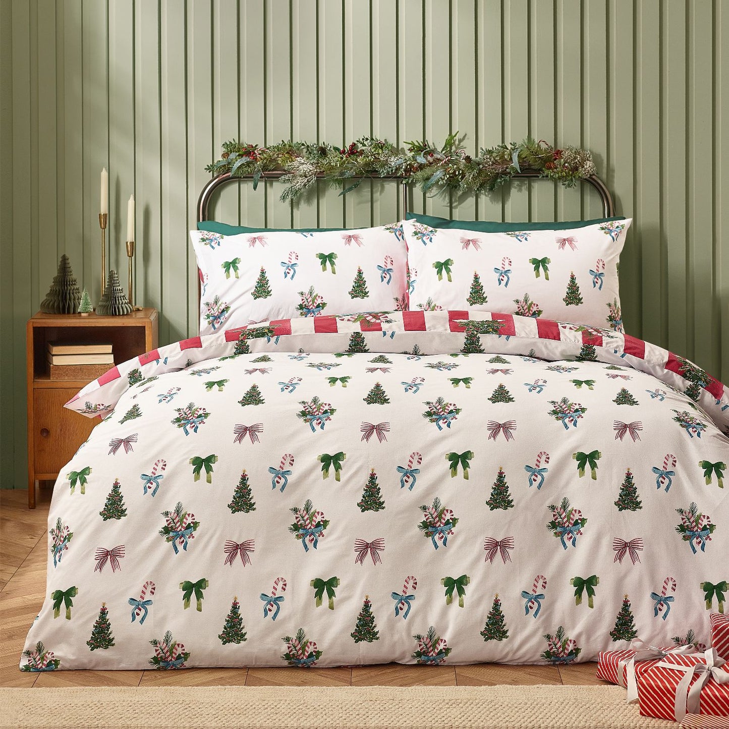 Catherine Lansfield Christmas Stripe Red Reversible Duvet Set