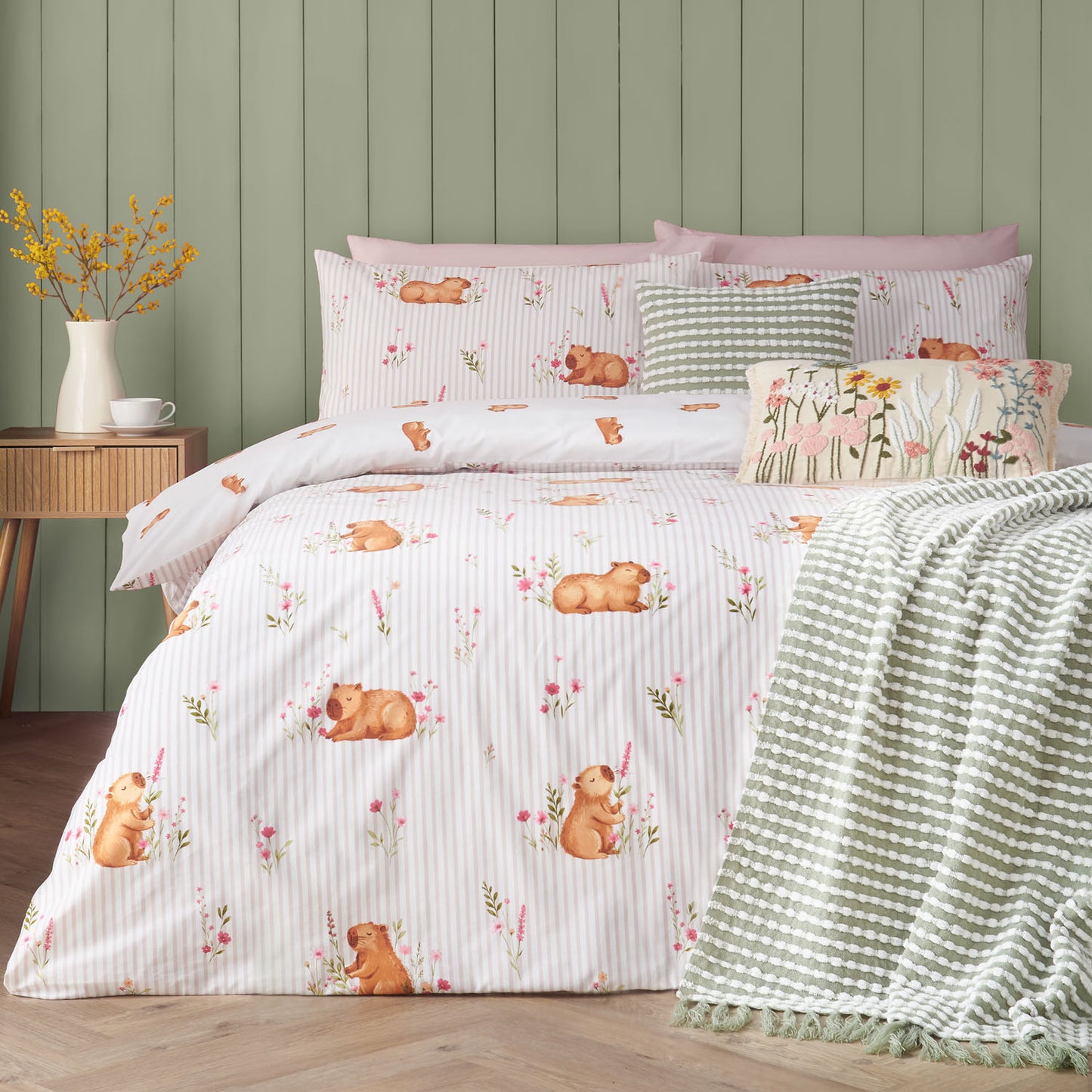 Catherine Lansfield Happy Capybara Reversible Duvet Set