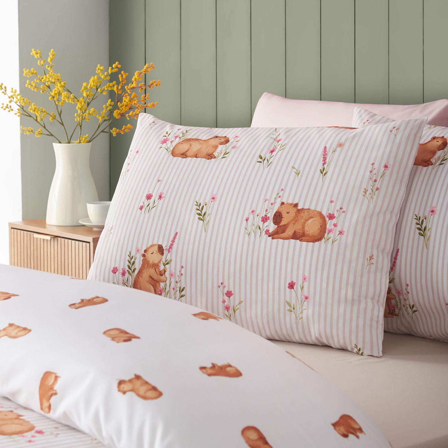 Catherine Lansfield Happy Capybara Reversible Duvet Set