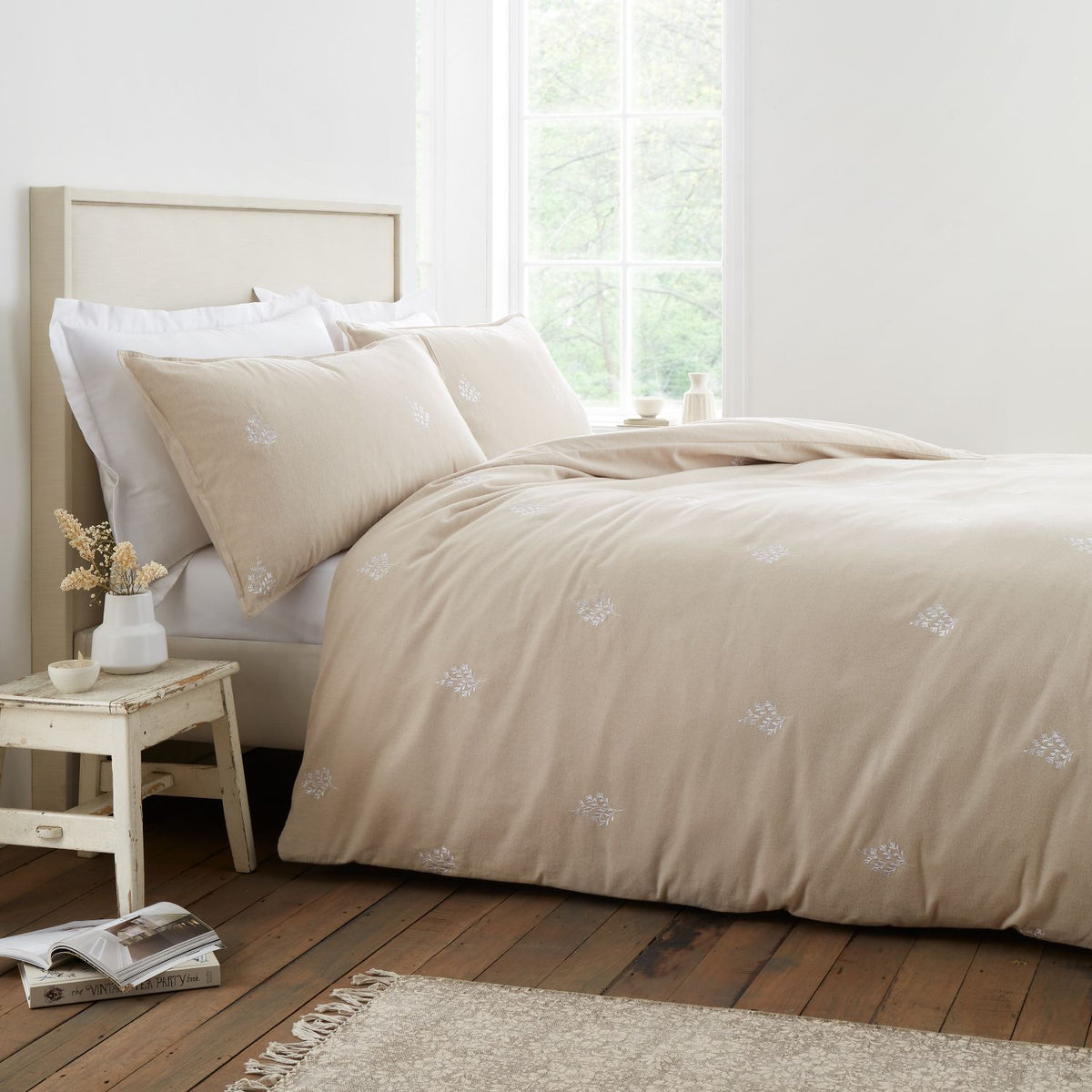Bianca Fine Linens Brushed Cotton Natural Embroidery Leaf Duvet Set