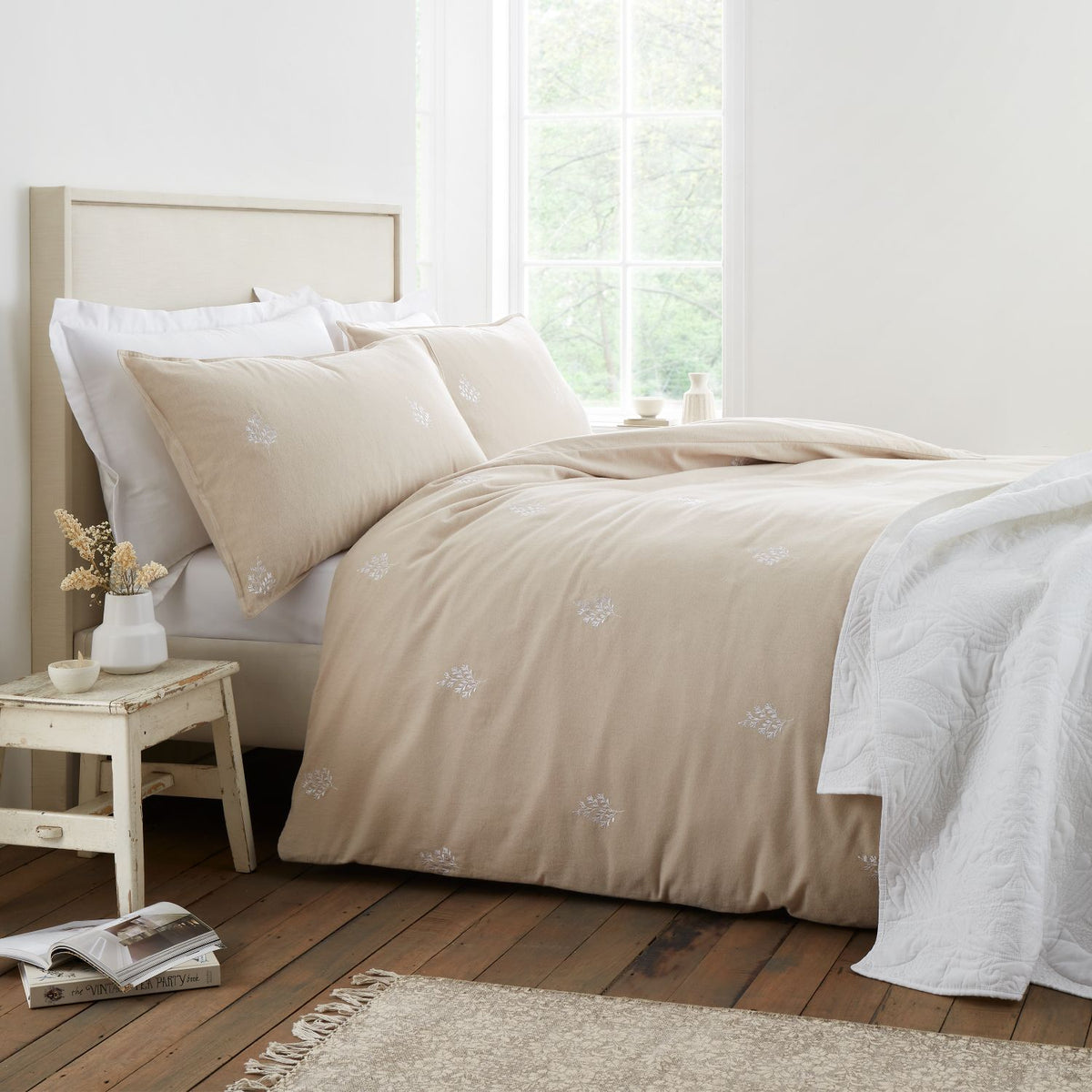 Bianca Fine Linens Brushed Cotton Natural Embroidery Leaf Duvet Set