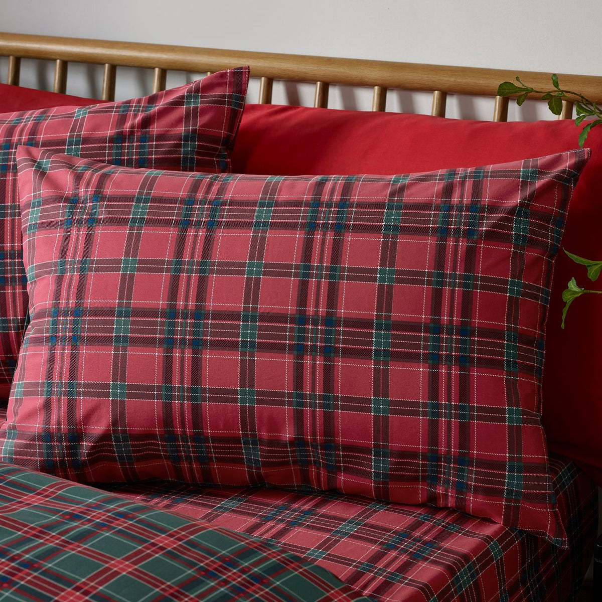 Catherine Lansfield Reversible Tartan Check Red/Green Duvet Set