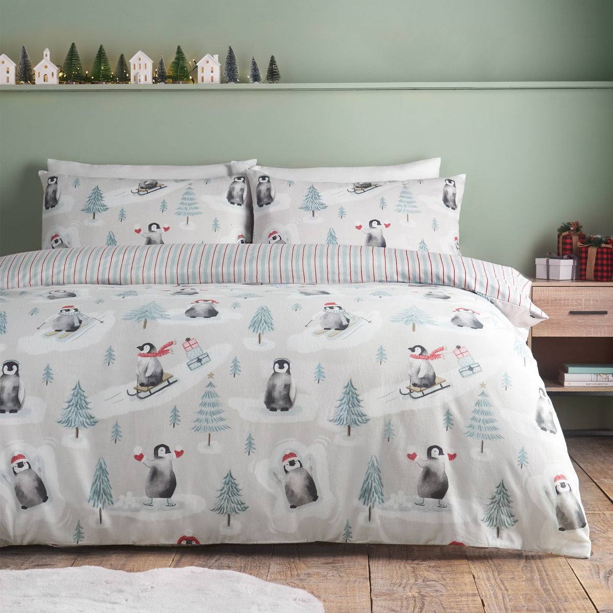 Catherine Lansfield Christmas Penguins Brushed Cotton Duvet Set