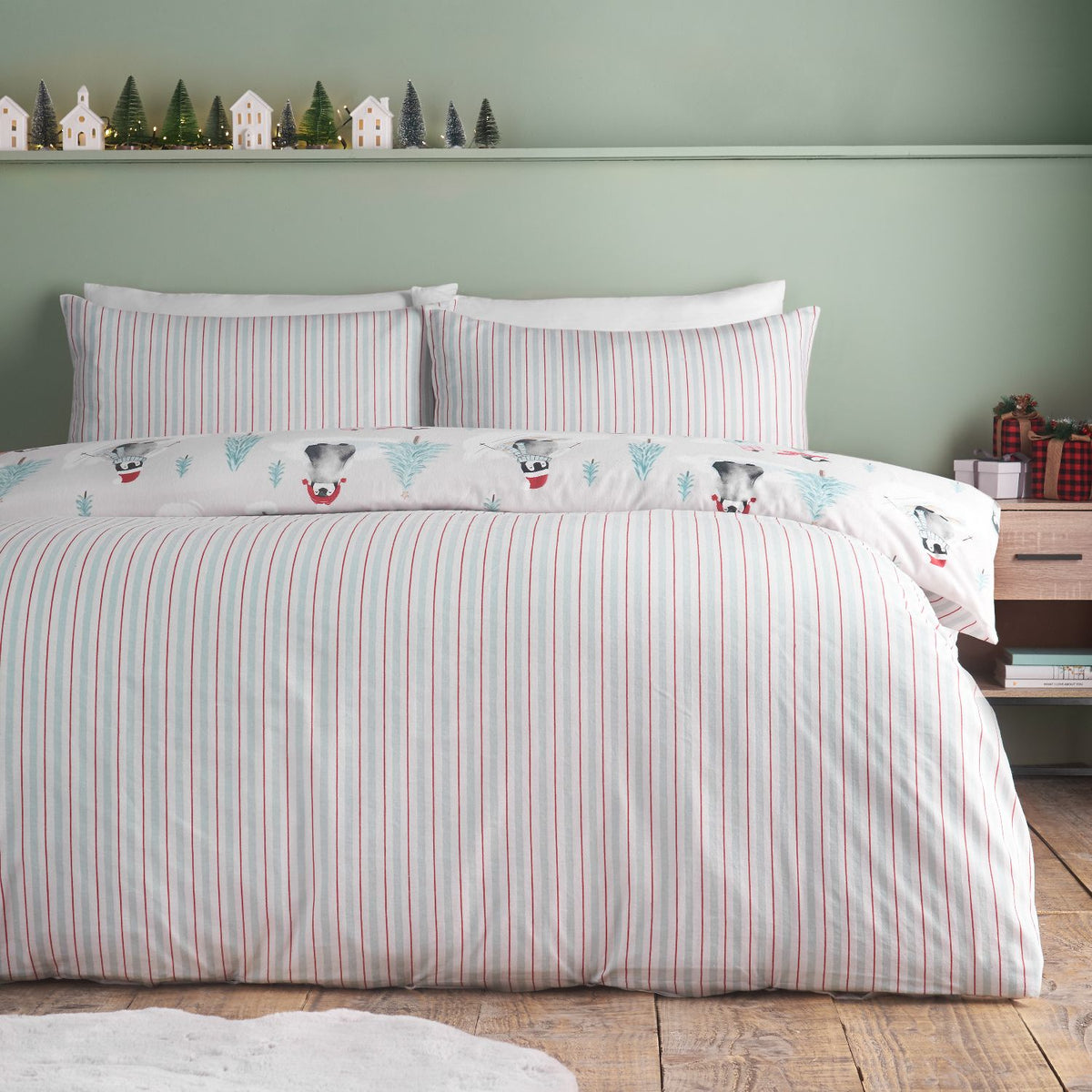 Catherine Lansfield Christmas Penguins Brushed Cotton Duvet Set