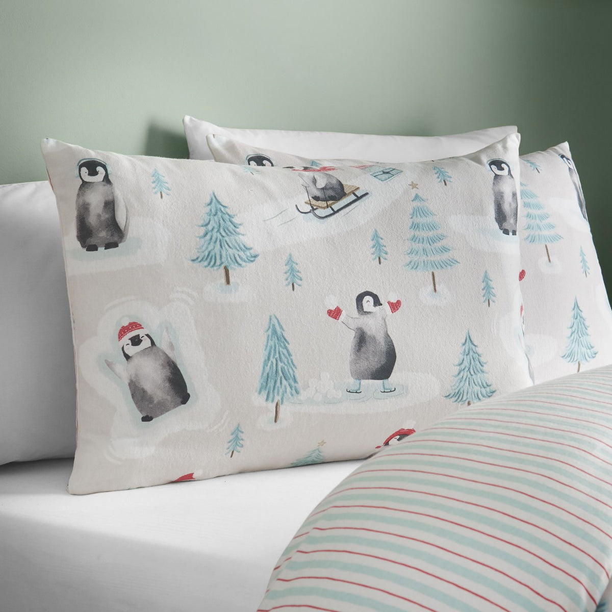 Catherine Lansfield Christmas Penguins Brushed Cotton Duvet Set