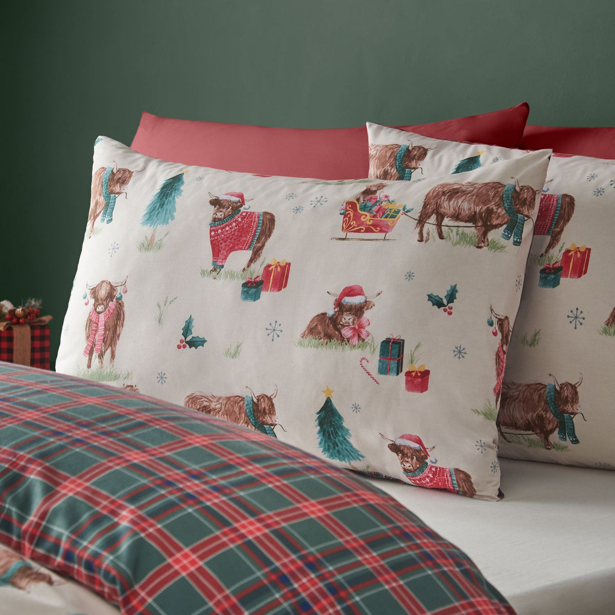 Catherine Lansfield Reversible Christmas Highland Cow Duvet Set