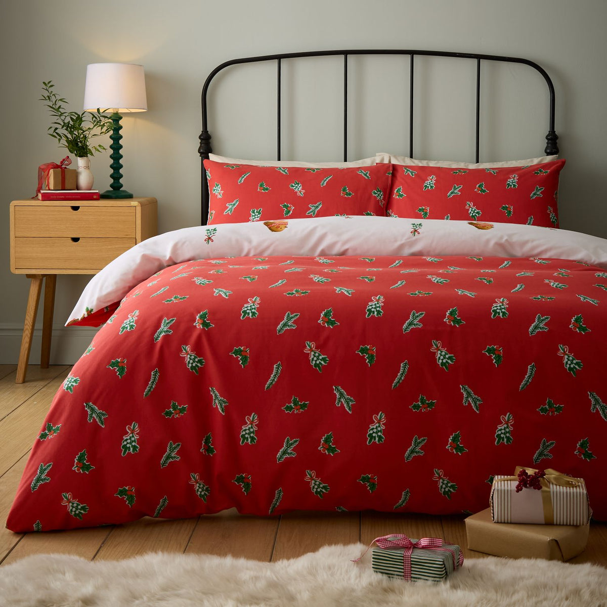Catherine Lansfield Reversible Christmas Robins Red Duvet Set