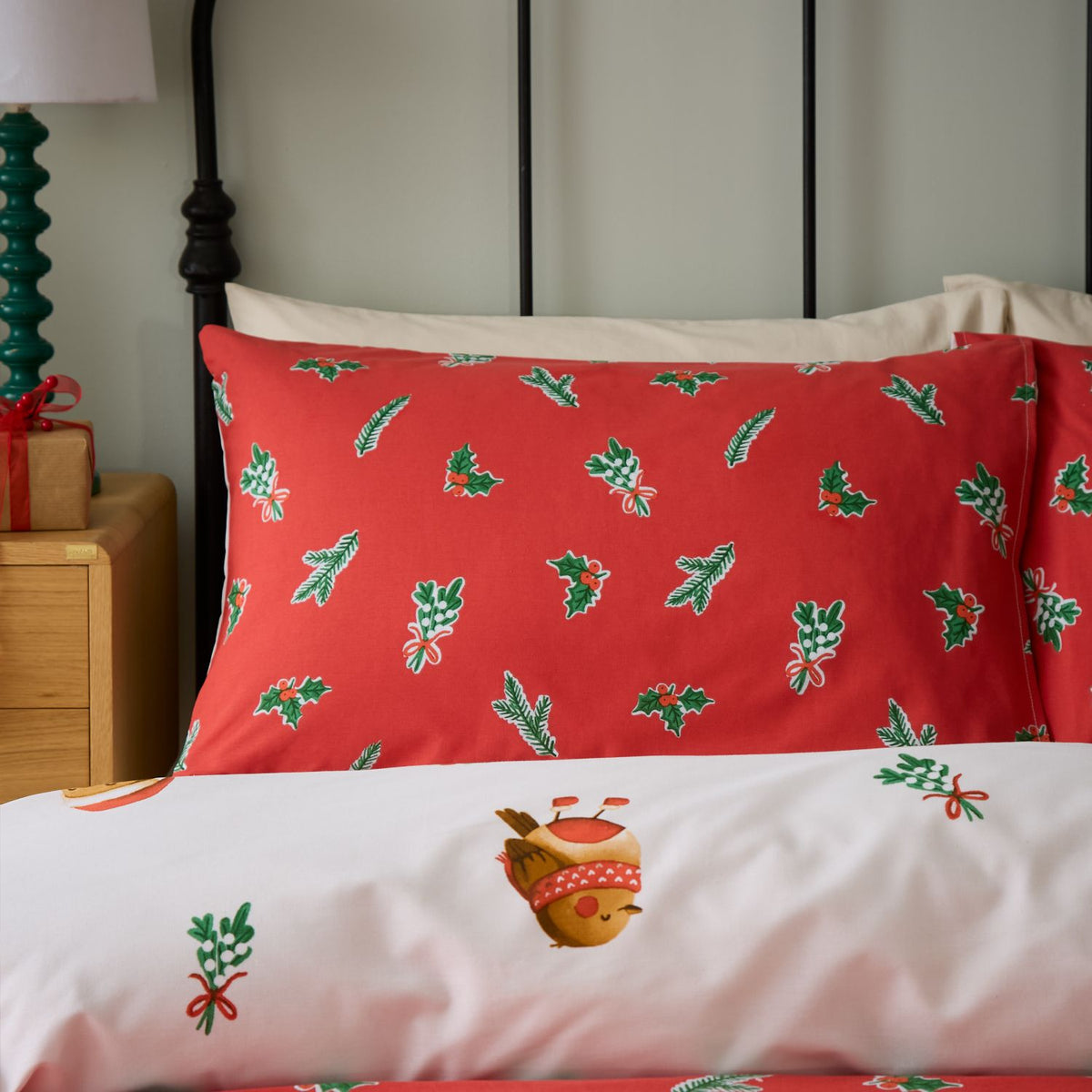 Catherine Lansfield Reversible Christmas Robins Red Duvet Set