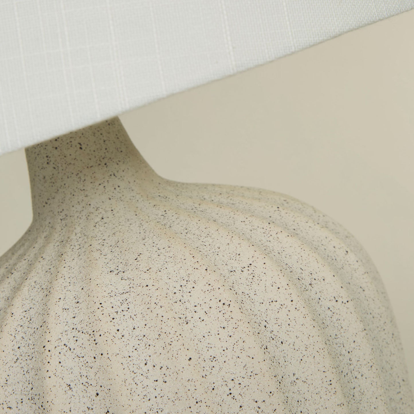 Sandstone Soft Sandstone Ribbed Ceramic Table Lamp