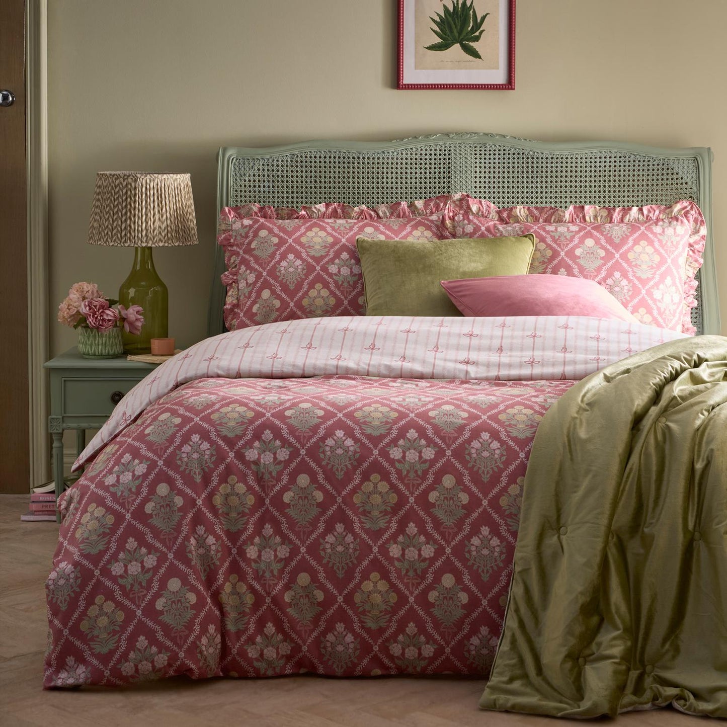 Aurelia Pink Ruffle Edge Reversible Cotton Duvet Set