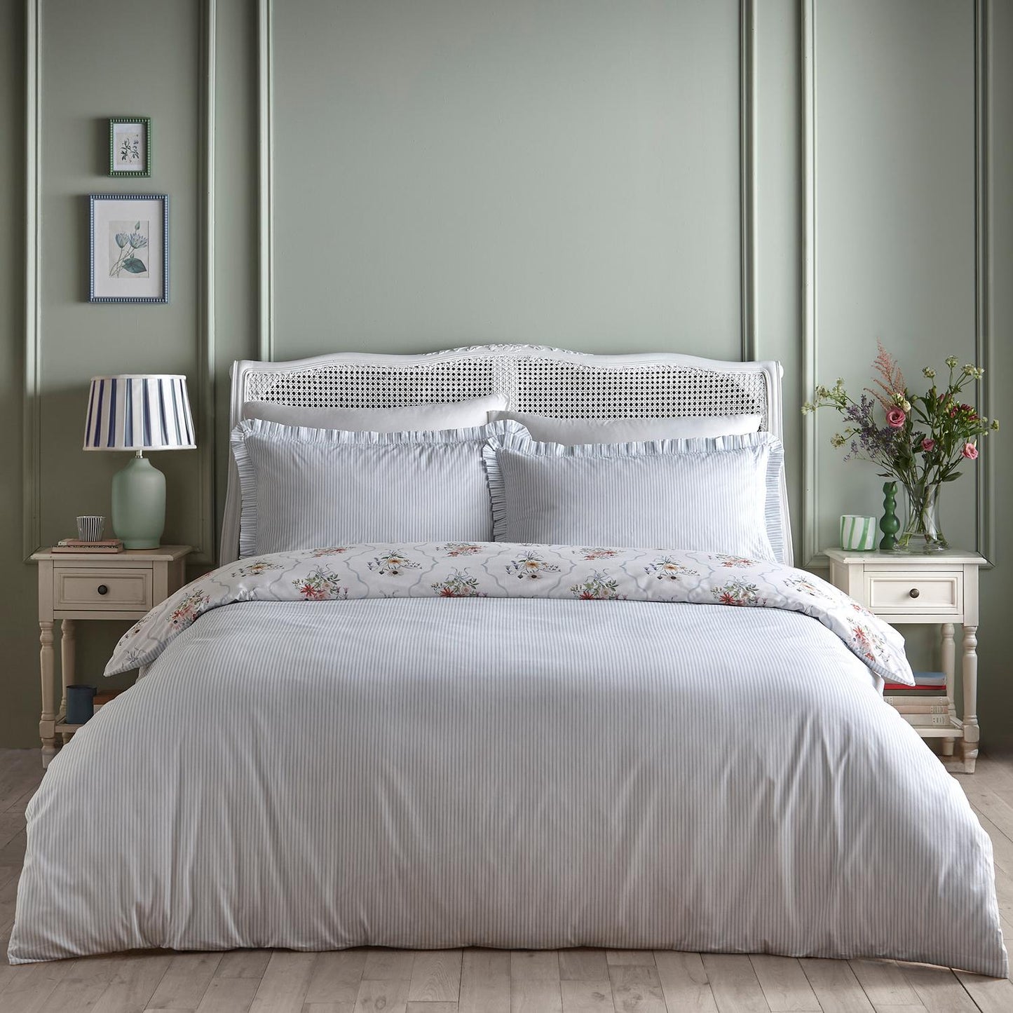 Floral Bouquet Pleat Edge Reversible 100% Cotton Duvet Set
