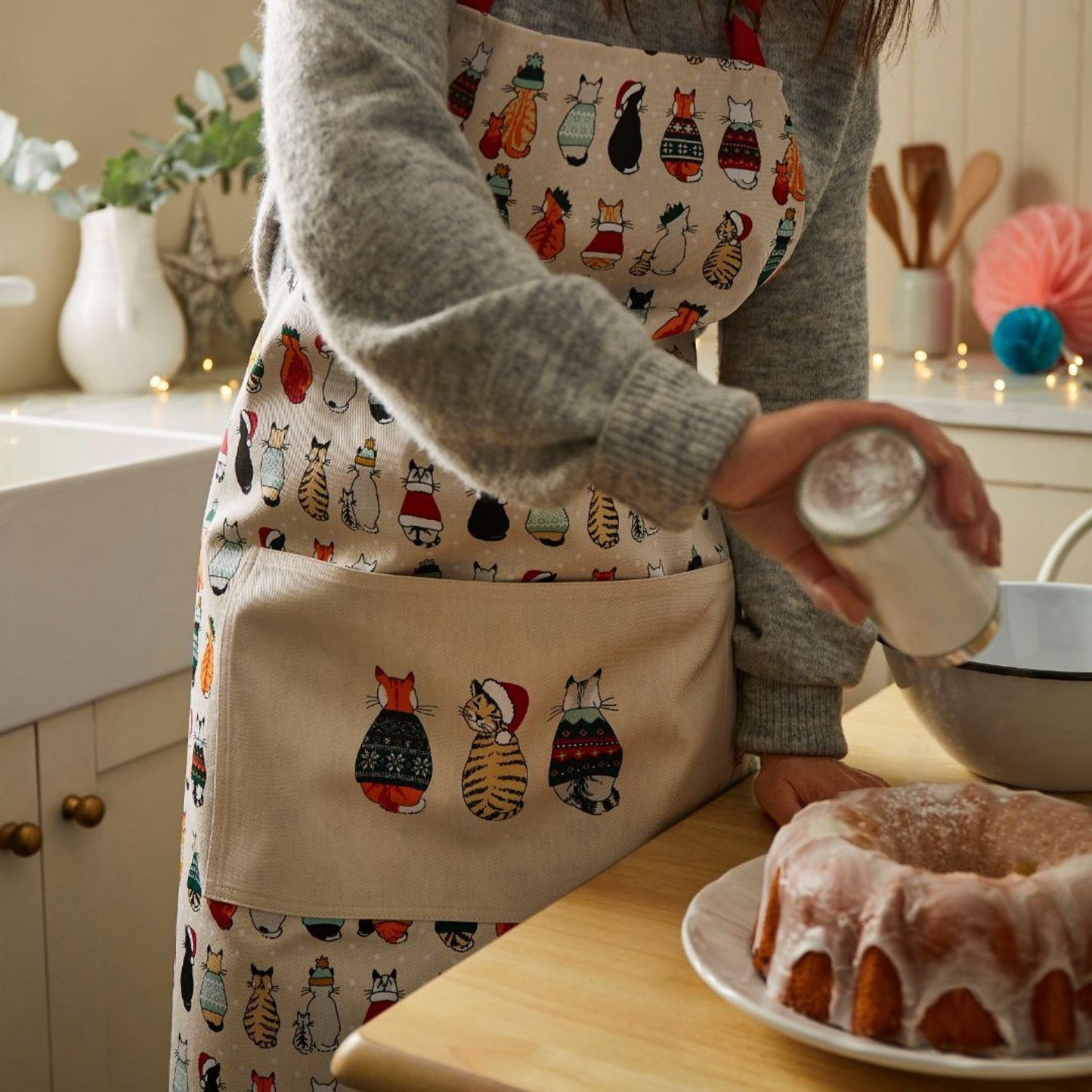 Christmas Cats in Waiting Cotton Apron