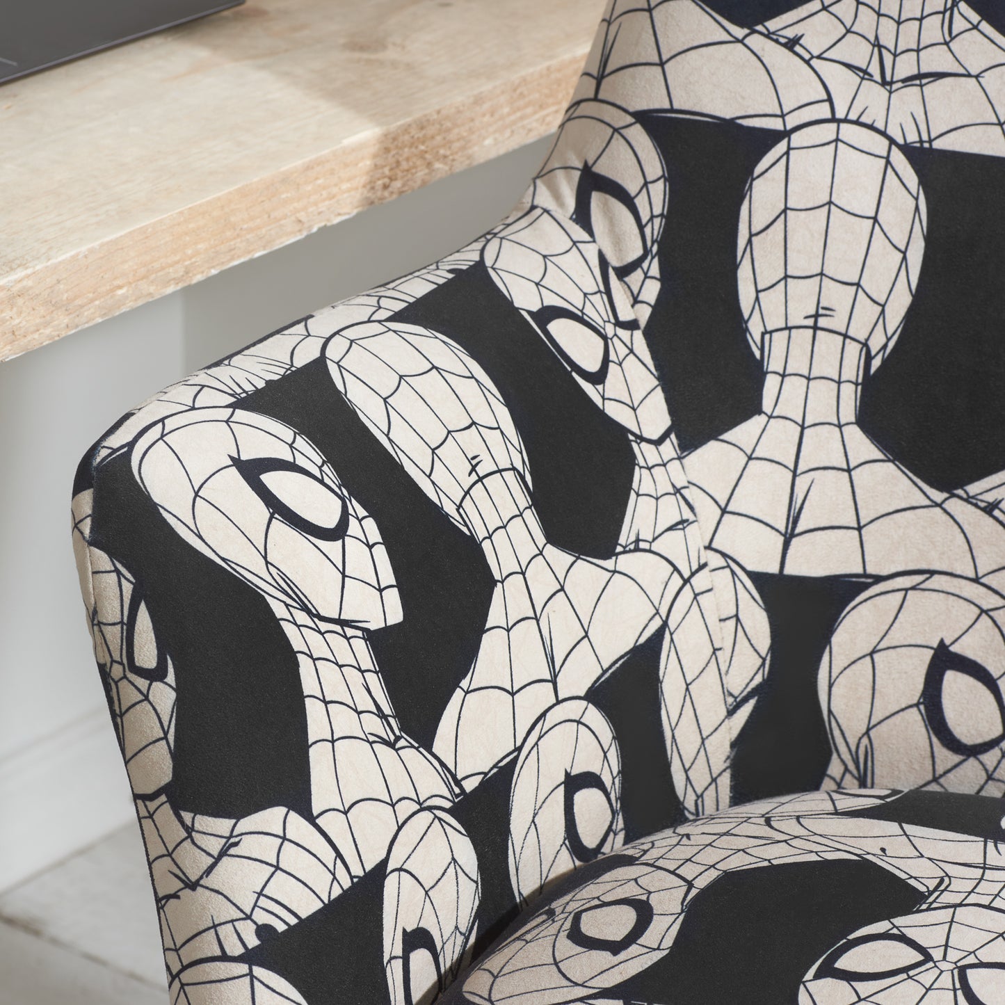 Spider-Man Egg Swivel Chair