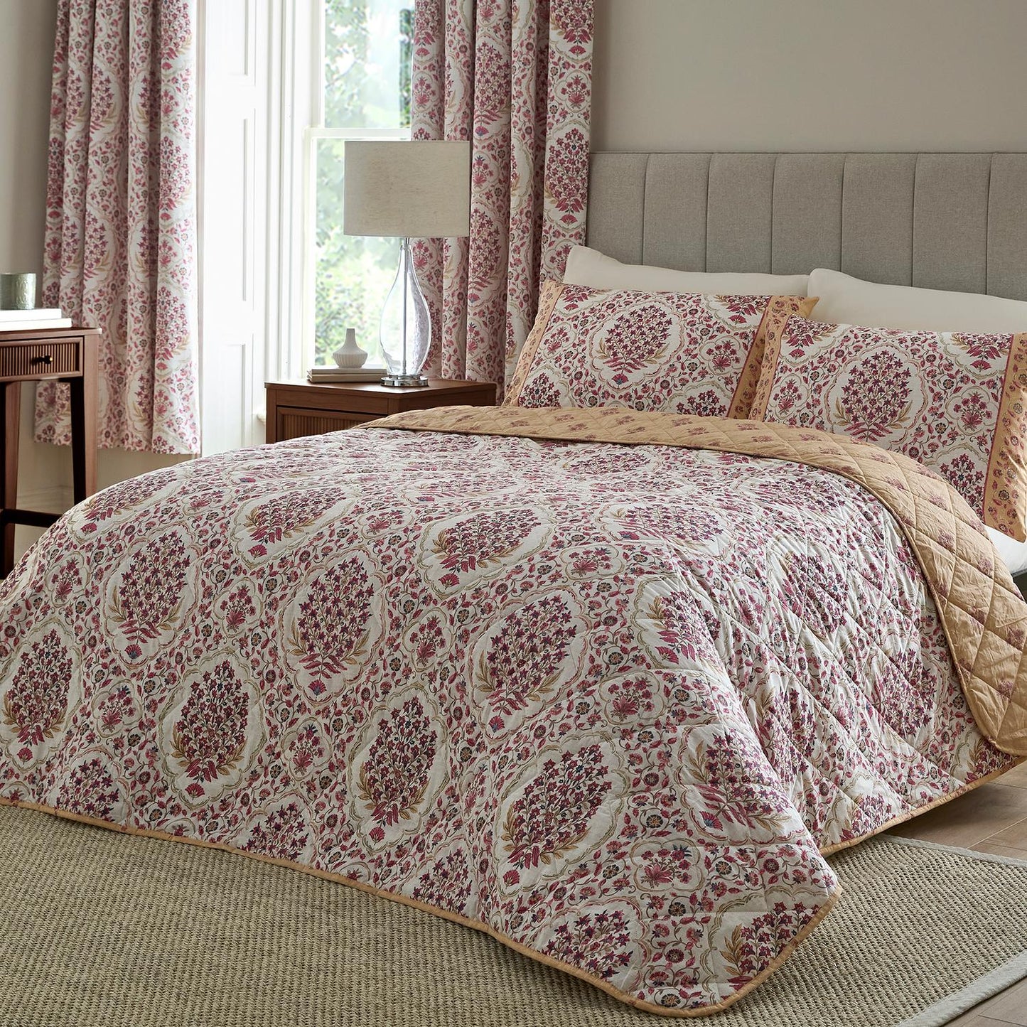 Ashmead Berry Bedspread (200cm x 230cm)