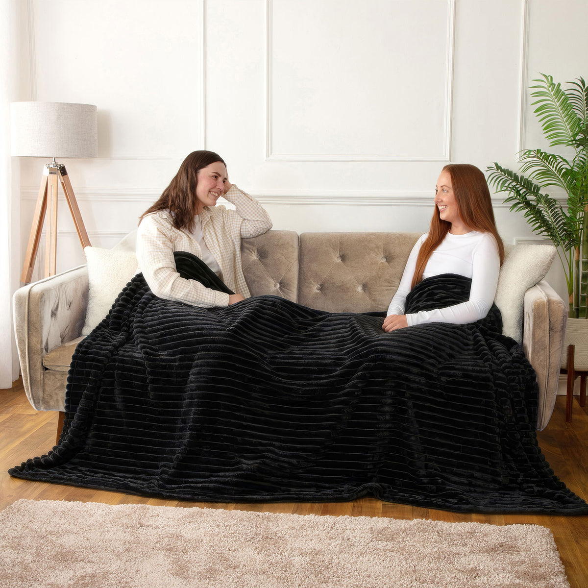 Dalton Black Extra Large Ribbed Fleece Throw (200cm x 240cm)