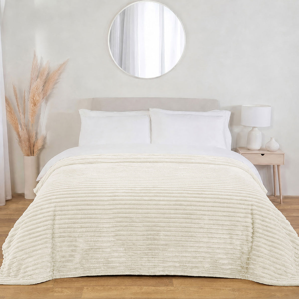 Dalton Ivory Extra Large Ribbed Fleece Throw (200cm x 240cm)