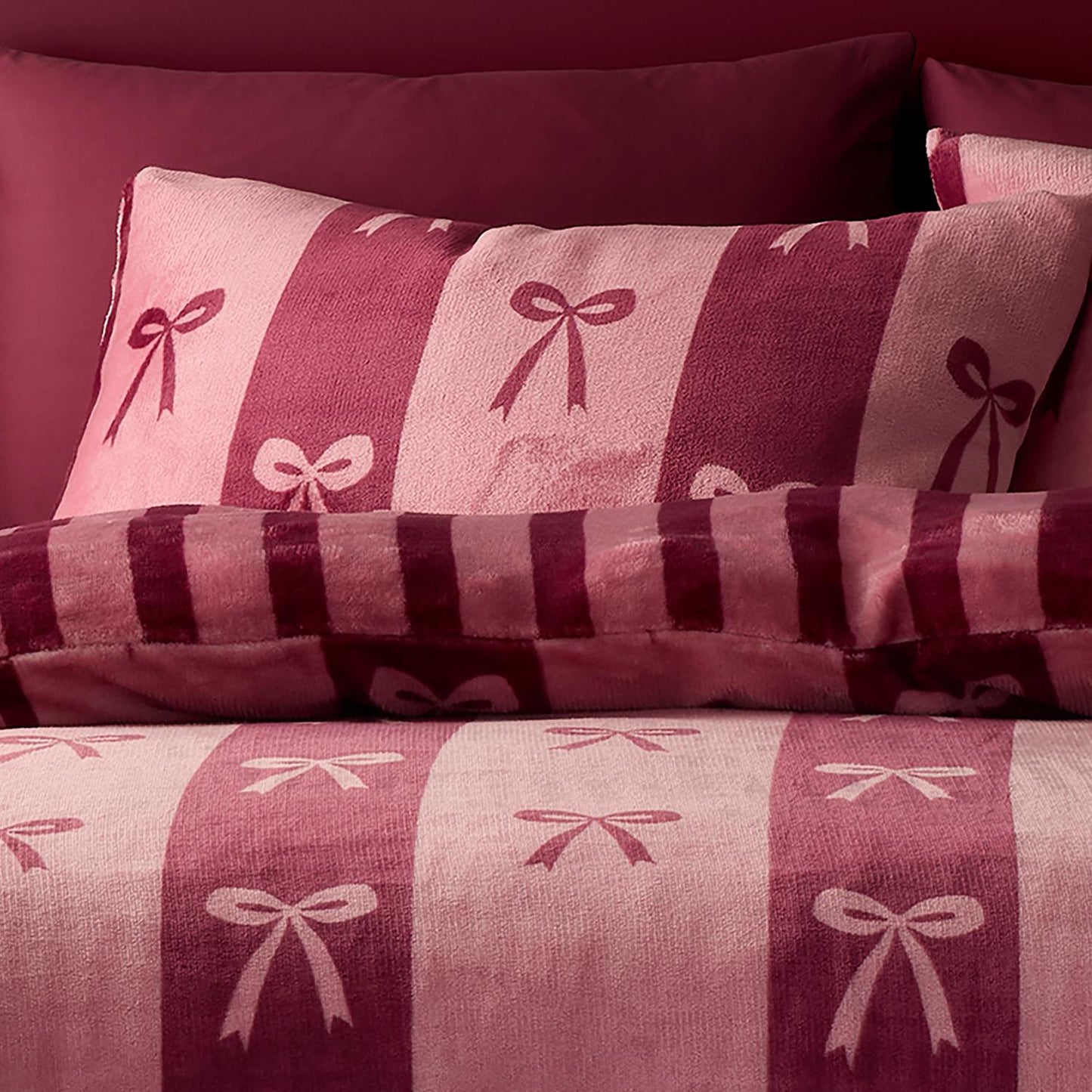 Bows Berry Fleece Duvet Set