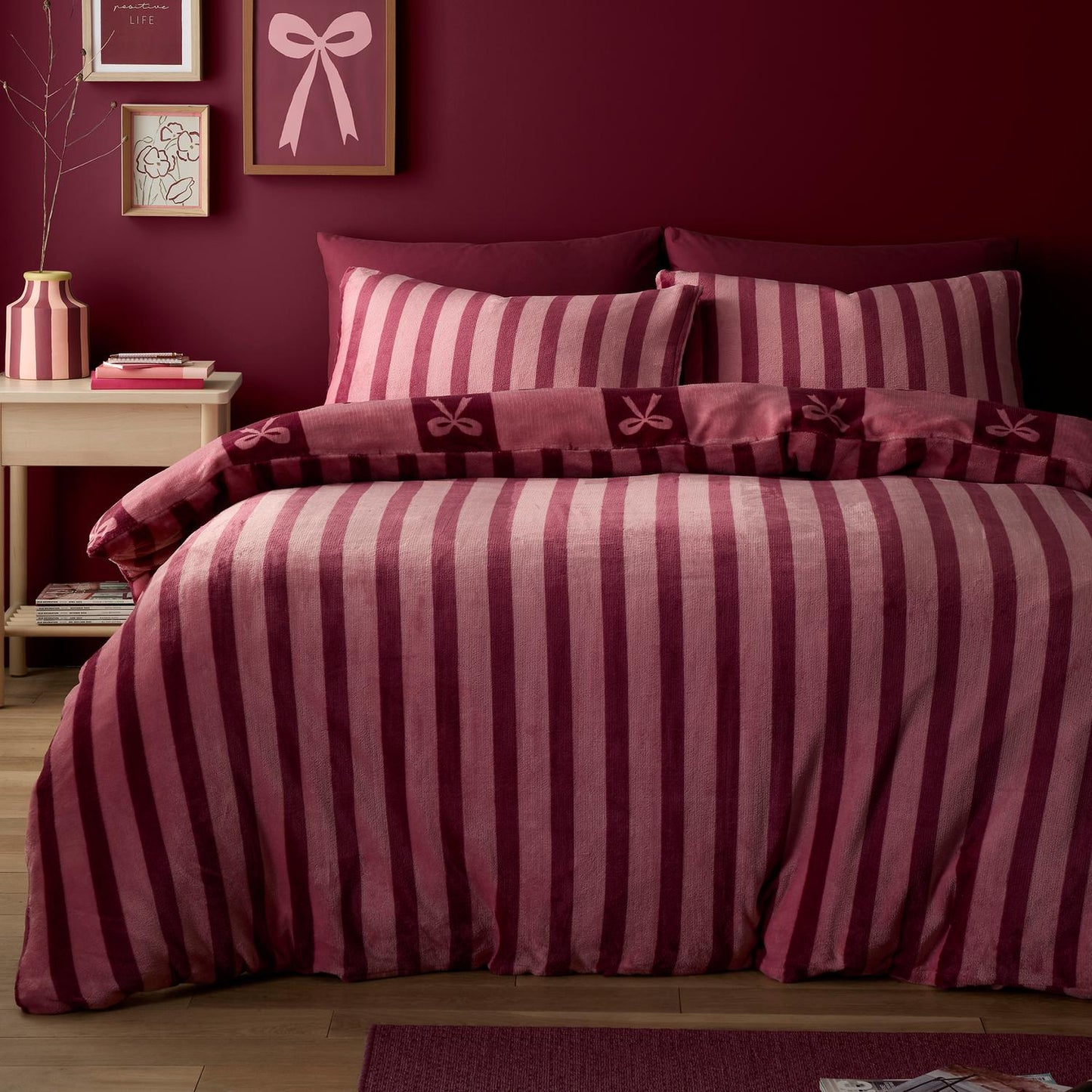 Bows Berry Fleece Duvet Set